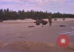 Immagine di Stati Uniti Marines Spiaggia Bianca Cappello Batangan Vietnam, 1965, secondo 35 filmato di repertorio 65675047891