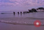 Immagine di Stati Uniti Marines Spiaggia Bianca Cappello Batangan Vietnam, 1965, secondo 49 filmato di repertorio 65675047891