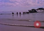 Immagine di Stati Uniti Marines Spiaggia Bianca Cappello Batangan Vietnam, 1965, secondo 50 filmato di repertorio 65675047891