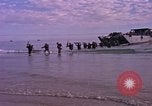 Immagine di Stati Uniti Marines Spiaggia Bianca Cappello Batangan Vietnam, 1965, secondo 53 filmato di repertorio 65675047891