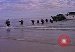 Immagine di Stati Uniti Marines Spiaggia Bianca Cappello Batangan Vietnam, 1965, secondo 59 filmato di repertorio 65675047891