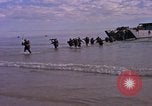 Immagine di Stati Uniti Marines Spiaggia Bianca Cappello Batangan Vietnam, 1965, secondo 62 filmato di repertorio 65675047891