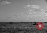 Standbild Landing Vehicle Tracked Iwo Jima, 1945, aus Sekunde 16 historischem Filmmaterial Videoclip 65675047899