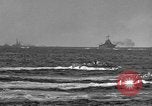 Standbild Landing Vehicle Tracked Iwo Jima, 1945, aus Sekunde 59 historischem Filmmaterial Videoclip 65675047900
