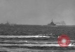 Standbild Landing Vehicle Tracked Iwo Jima, 1945, aus Sekunde 60 historischem Filmmaterial Videoclip 65675047900