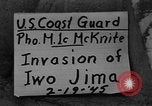 Standbild Beschuss von Iwo Jima Island Iwo Jima, 1945, aus Sekunde 1 historischem Filmmaterial Videoclip 65675047903