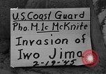 Standbild Beschuss von Iwo Jima Island Iwo Jima, 1945, aus Sekunde 3 historischem Filmmaterial Videoclip 65675047903