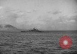Standbild Beschuss von Iwo Jima Island Iwo Jima, 1945, aus Sekunde 10 historischem Filmmaterial Videoclip 65675047903
