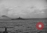 Standbild Beschuss von Iwo Jima Island Iwo Jima, 1945, aus Sekunde 15 historischem Filmmaterial Videoclip 65675047903
