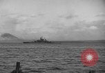 Standbild Beschuss von Iwo Jima Island Iwo Jima, 1945, aus Sekunde 16 historischem Filmmaterial Videoclip 65675047903