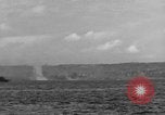 Standbild Beschuss von Iwo Jima Island Iwo Jima, 1945, aus Sekunde 18 historischem Filmmaterial Videoclip 65675047903
