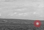 Standbild Beschuss von Iwo Jima Island Iwo Jima, 1945, aus Sekunde 25 historischem Filmmaterial Videoclip 65675047903