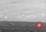 Standbild Beschuss von Iwo Jima Island Iwo Jima, 1945, aus Sekunde 26 historischem Filmmaterial Videoclip 65675047903