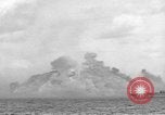 Standbild Beschuss von Iwo Jima Island Iwo Jima, 1945, aus Sekunde 35 historischem Filmmaterial Videoclip 65675047903