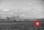 Standbild Beschuss von Iwo Jima Island Iwo Jima, 1945, aus Sekunde 37 historischem Filmmaterial Videoclip 65675047903