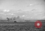 Standbild Beschuss von Iwo Jima Island Iwo Jima, 1945, aus Sekunde 39 historischem Filmmaterial Videoclip 65675047903