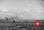 Standbild Beschuss von Iwo Jima Island Iwo Jima, 1945, aus Sekunde 41 historischem Filmmaterial Videoclip 65675047903