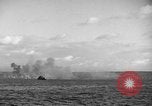 Standbild Beschuss von Iwo Jima Island Iwo Jima, 1945, aus Sekunde 44 historischem Filmmaterial Videoclip 65675047903
