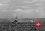 Standbild Beschuss von Iwo Jima Island Iwo Jima, 1945, aus Sekunde 54 historischem Filmmaterial Videoclip 65675047903