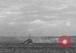 Standbild Beschuss von Iwo Jima Island Iwo Jima, 1945, aus Sekunde 61 historischem Filmmaterial Videoclip 65675047903