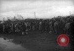 Standbild koreanischen Fluechtlinge Hungnam Nordkorea, 1950, aus Sekunde 19 historischem Filmmaterial Videoclip 65675047909