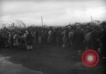 Standbild koreanischen Fluechtlinge Hungnam Nordkorea, 1950, aus Sekunde 20 historischem Filmmaterial Videoclip 65675047909