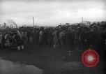 Standbild koreanischen Fluechtlinge Hungnam Nordkorea, 1950, aus Sekunde 21 historischem Filmmaterial Videoclip 65675047909