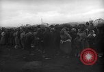 Standbild koreanischen Fluechtlinge Hungnam Nordkorea, 1950, aus Sekunde 25 historischem Filmmaterial Videoclip 65675047909