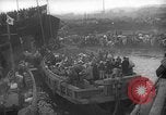 Standbild koreanischen Fluechtlinge Hungnam Nordkorea, 1950, aus Sekunde 35 historischem Filmmaterial Videoclip 65675047909