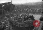 Standbild koreanischen Fluechtlinge Hungnam Nordkorea, 1950, aus Sekunde 36 historischem Filmmaterial Videoclip 65675047909