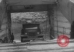 Standbild koreanischen Fluechtlinge Hungnam Nordkorea, 1950, aus Sekunde 58 historischem Filmmaterial Videoclip 65675047909