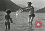 Immagine di Eva Braun Berchtesgaden Germania, 1940, secondo 53 filmato di repertorio 65675047910