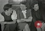 Standbild Adolf Hitlers Gäste Berchtesgaden Deutschland, 1940, aus Sekunde 28 historischem Filmmaterial Videoclip 65675047911