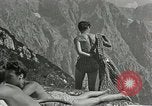 Standbild Adolf Hitlers Begleiter Berchtesgaden Deutschland, 1940, aus Sekunde 22 historischem Filmmaterial Videoclip 65675047913