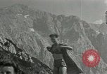 Standbild Adolf Hitlers Begleiter Berchtesgaden Deutschland, 1940, aus Sekunde 26 historischem Filmmaterial Videoclip 65675047913