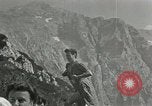 Standbild Adolf Hitlers Begleiter Berchtesgaden Deutschland, 1940, aus Sekunde 27 historischem Filmmaterial Videoclip 65675047913