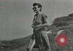 Standbild Adolf Hitlers Begleiter Berchtesgaden Deutschland, 1940, aus Sekunde 38 historischem Filmmaterial Videoclip 65675047913