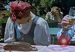 Standbild Hitlers Begleiter Eva Braun Berchtesgaden Deutschland, 1940, aus Sekunde 18 historischem Filmmaterial Videoclip 65675047923