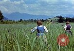 Standbild Adolf Hitlers Begleiter Eva Braun Berchtesgaden Deutschland, 1940, aus Sekunde 7 historischem Filmmaterial Videoclip 65675047933