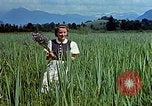Standbild Adolf Hitlers Begleiter Eva Braun Berchtesgaden Deutschland, 1940, aus Sekunde 26 historischem Filmmaterial Videoclip 65675047933