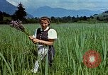 Standbild Adolf Hitlers Begleiter Eva Braun Berchtesgaden Deutschland, 1940, aus Sekunde 27 historischem Filmmaterial Videoclip 65675047933