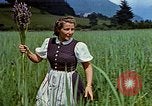 Standbild Adolf Hitlers Begleiter Eva Braun Berchtesgaden Deutschland, 1940, aus Sekunde 29 historischem Filmmaterial Videoclip 65675047933