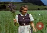 Standbild Adolf Hitlers Begleiter Eva Braun Berchtesgaden Deutschland, 1940, aus Sekunde 30 historischem Filmmaterial Videoclip 65675047933