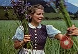 Standbild Adolf Hitlers Begleiter Eva Braun Berchtesgaden Deutschland, 1940, aus Sekunde 31 historischem Filmmaterial Videoclip 65675047933