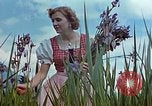 Standbild Adolf Hitlers Begleiter Eva Braun Berchtesgaden Deutschland, 1940, aus Sekunde 33 historischem Filmmaterial Videoclip 65675047933
