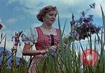 Standbild Adolf Hitlers Begleiter Eva Braun Berchtesgaden Deutschland, 1940, aus Sekunde 41 historischem Filmmaterial Videoclip 65675047933