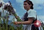 Standbild Adolf Hitlers Begleiter Eva Braun Berchtesgaden Deutschland, 1940, aus Sekunde 51 historischem Filmmaterial Videoclip 65675047933