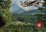 Standbild Adolf Hitlers Berghof Berchtesgaden Deutschland, 1940, aus Sekunde 41 historischem Filmmaterial Videoclip 65675047937