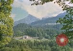 Standbild Adolf Hitlers Berghof Berchtesgaden Deutschland, 1940, aus Sekunde 42 historischem Filmmaterial Videoclip 65675047937