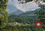 Standbild Adolf Hitlers Berghof Berchtesgaden Deutschland, 1940, aus Sekunde 43 historischem Filmmaterial Videoclip 65675047937